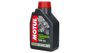 Czarna butelka oleju Motul Transoil Expert 10W-40 z czerwonym korkiem.