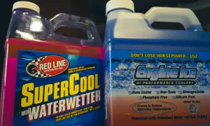 Dwa płyny chłodnicze: Red Line SuperCool i Engine Ice. Pamiętaj, co ile wymieniac płyn chłodniczy, by silnik działał sprawnie.